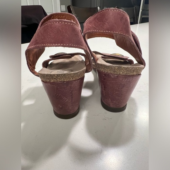 Taos Carousel Womens Size 40 Red Casual Walking Flip Flop Strap Wedge Sanada - Picture 8 of 9